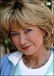 Voici Rosemary Boxer, l'autre membre du duo. C'est Felicity Kendal qui joue ce rle. Quelle est la profession initiale de Rosemary ?