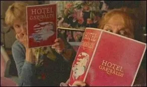 Dans cet pisode, elles sont dans un pays tranger, charges d'installer une terrasse pour le restaurant d'une amie, laquelle est haute en couleurs et boit normment. L'image vous aidera  trouver le pays o elles se trouvent, qui est ?