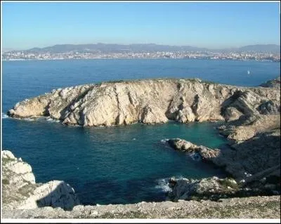 Si on vous demande de poser la vaisselle sur la  pile , vous la placez :