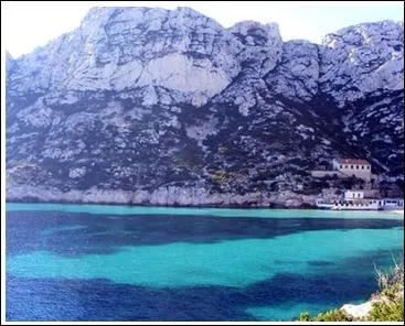 Si un Marseillais qualifie votre tee-shirt d' estrasse , que veut-il dire ?