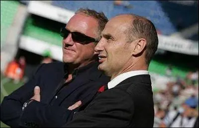 Que manigancent ces deux personnes ?