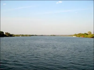 Dans quel pays se situe l'action du fim de Jean Renoir  Le fleuve  ?