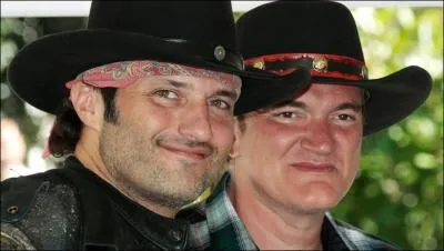  Double Feature : Grindhouse . Quels sont les deux films reprsents dans ce diptyque compltement djant ?