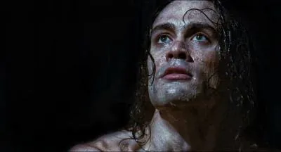 Sur le plateau de ce film traitant de la vengeance, Brandon Lee mourut touch par le tir d'une arme charge d'une vraie balle au lieu d'une balle  blanc :