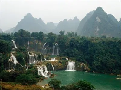 Inutile de mettre vos ... ... . . , agrandissez simplement la photo, elle en vaut la peine !