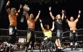 Laquelle de ces stars de la WWE n'a jamais fait partie de  La Familia  ?