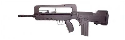 Quel est le dfaut principal du FAMAS F-1 de l'arme de terre franaise ?