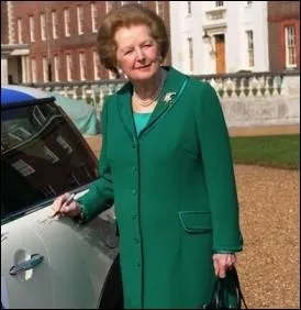 Devenu le symbole de la  Dame de Fer , Margaret Thatcher ne se sparait jamais de son terrifiant ... . .