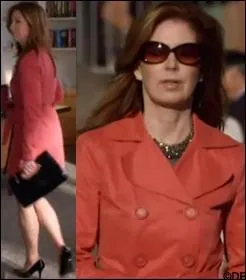 Megan est toujours chiquissime, et donc  talons aiguilles, mais cela ne la gne pas non plus d'arriver au bureau et de cheminer jusqu' son bureau...