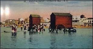 Les premiers bains de mer sont vants en 1824 par la duchesse de Berry. Dans quelle station est ne cette activit ?