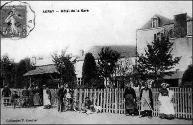 En quelle anne est apparue la premire carte postale photographique ?