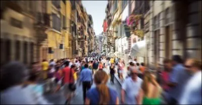 Comment s'appelle la peur des espaces publics dcouverts ?