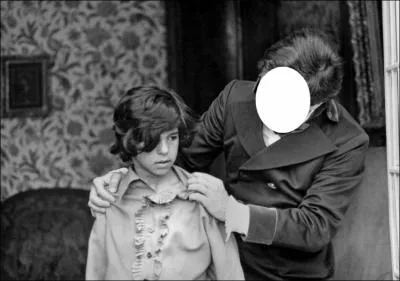 Son partenaire est ... .