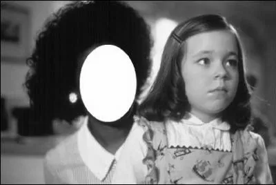 Elle donne la rplique  ... .