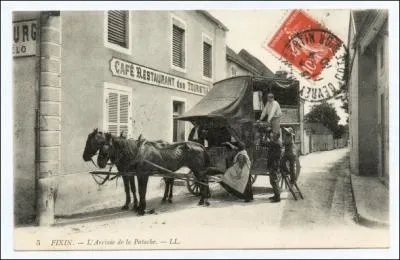 On a appel ainsi toute voiture hippomobile lourde, lente, et de mauvaise qualit. Quel est ce nom ?