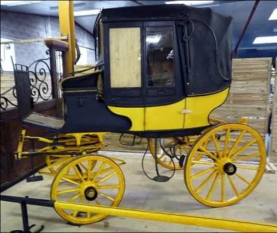 Comment se nomme cette calche lgre, d'origine autrichienne,  la caisse en osier, qui servait de vhicule de voyage  la fin du XVIIIme sicle et au XIXme sicle ?