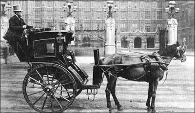 Quel est le nom de cette voiture hippomobile, anctre du taxi moderne, et typique de l'Angleterre du XIXme sicle et du dbut du XXme sicle ?