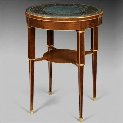 Comment appelle-t-on cette petite et lgante table ?