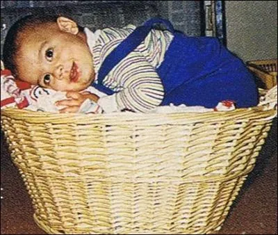 Ce bb est un des frres Jonas. Mais qui ?