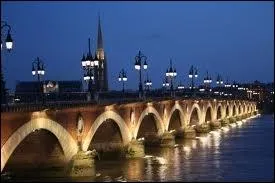 Quelle ville surnomme-t-on  la belle endormie  ?