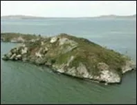 Grmsey est une le situe  40 km au nord de la cte de son pays, directement sur le cercle polaire arctique.  quel pays appartient cette le ?