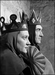 Cette MAC ronge par la culpabilit voit des taches maudites, et la maldiction s'tend jusqu'au titre