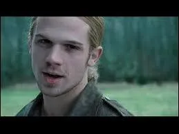 Qui est ce vampire, qui meurt  la fin du 1 ?