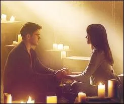 Que cherche  faire Bonnie avec l'aide de Jeremy contre la nouvelle nature d'Elena ?