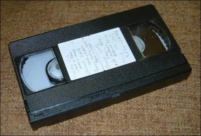 Ce truc bizarre s'engouffrait dans un ...