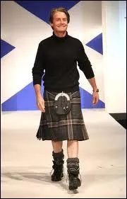 Kyle McLachlan (Desperate housewives) porte joliment le kilt. Le costume traditionnel prvoit aussi un pantalon en tartan  la place du kilt, qui porte le nom de ?