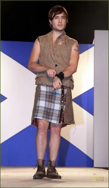 Sorti de Gossip girl, c'est Ed Westwick en bad boy en kilt. Quand l'cossais laisse dpasser un petit peu le sgian dubh (le petit poignard) de sa chaussette, cela signifie ?