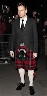 Ewan McGregor porte trs bien le kilt. Les femmes portent-elles le kilt ?