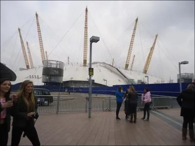 La premire salle de leur tourne  Take Me Home  s'appelait (c'tait  Londres) :