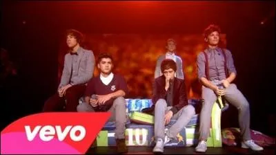 Quelle a t leur premire chanson en tant que groupe   X Factor  ?