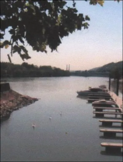 L'activit industrielle tant termine, Givors fait des amnagements touristiques. Lequel est reprsent sur cette photo ?