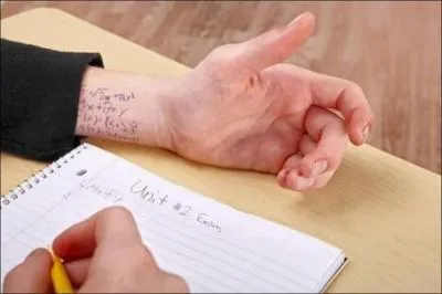 Ce mot fait partie de l'argot scolaire normand. Je sais que vous tes honnte et ne trichez jamais, mais dites-moi quelle lettre il faut mettre devant  ouille  pour trouver un synonyme d'antische.