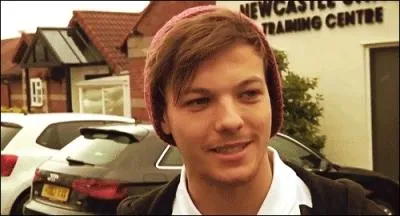 Louis s'est fait renvoyer de l'cole pendant 3 jours pour avoir montr ses fesses  la fin d'un spectacle de fin d'anne