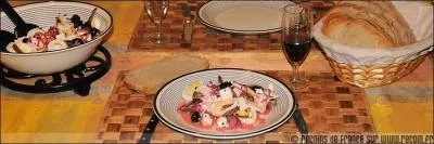 Il ne nous reste plus qu' prendre un bateau pour joindre la Corse, et ses clbres charcuteries et fromages, que ne trouvons-nous pas dans la recette de cette salade ?