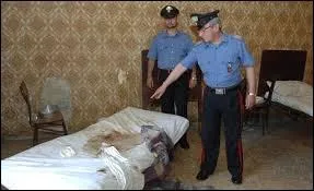  Naples, en juin 2008, Maria Monaco, alors ge 47 ans, fut libre par les carabiniers aprs 18 ans de squestration. Quelle proposition est fausse ?