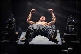 Qui met en place le pendule dans  Saw 5  ?