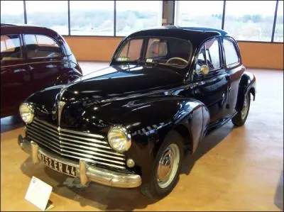 Et cette voiture familiale des annes 50 ?