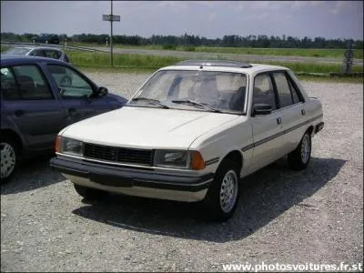 Et cette voiture des annes 80 ?