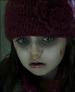 Dans quel film des enfants se mettent-ils soudain  attaquer sauvagement leurs propres parents lors d'une fte de Nol ?