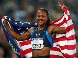 En son temps, Marion Jones régnait sur le monde du sprint féminin. Elle est emprisonnée six mois en 2008 pour avoir menti au tribunal. Quelle proposition est fausse ?