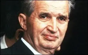 Aprs un procs expditif, ce dictateur et sa femme sont condamns  mort par un tribunal populaire pour crime contre l'humanit le 25/12/1989 et excuts le jour-mme. Qui est ce dictateur ?