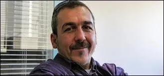 N en 1965  Madrid, il a vcu au Mexique, au Liban, en Bulgarie, en Isral et au Luxembourg. Aprs une carrire brillante de boxeur, il s'endette, dprime et tente de se suicider. Qui est-il ?