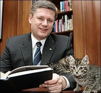 Voici Garfield et Caramel, les deux chats de M. Steven Harper, 1er ministre du Canada. Son ancien chat a cr de vives ractions quand sa mort a t annonce, pourquoi ?