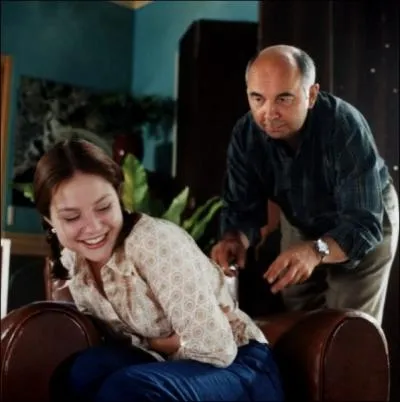 Jeune actrice belge, qui incarne une adolescente mal dans sa peau en 2001 dans  Oui, mais... , film du ralisateur Yves Lavandier... .