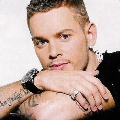 Quel est ce chanteur ?