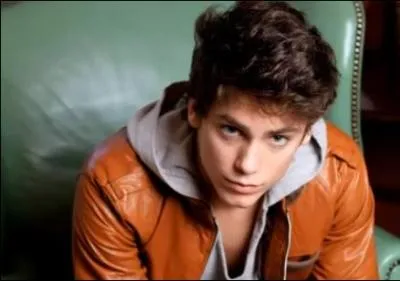 Quel est ce chanteur ?